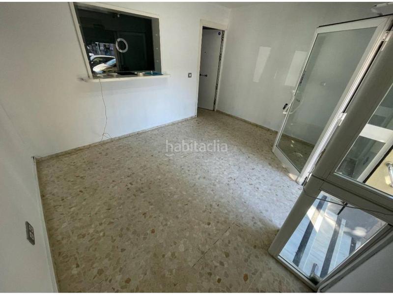 Foto 00323134-eade-4240-9487-0dcf1209bc4a. Alquiler local comercial mágnifico local comercial de 37 m2 en plena calle ciudad de liria en Sevilla