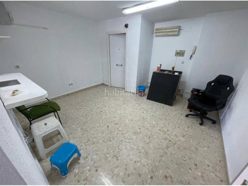 Foto 5127ac6f-b9b3-49be-a2a6-18d2b923f46e. Alquiler local comercial mágnifico local comercial de 37 m2 en plena calle ciudad de liria en Sevilla