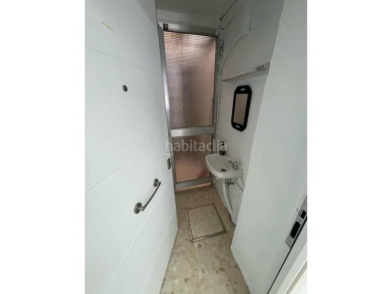 Foto cc383294-030a-4d9a-a5e5-b61393f8ebe6. Alquiler local comercial mágnifico local comercial de 37 m2 en plena calle ciudad de liria en Sevilla