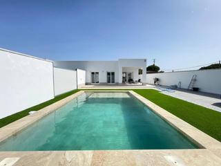 Casa adossada en Las Lagunas - Campano. Vivienda independiente en alquiler de larga temporada desde novi