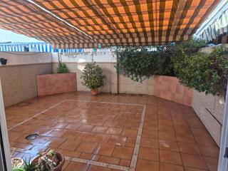 Maison à Núcleo urbano. Vivienda adosada en el centro de chiclana  con patio privativo y