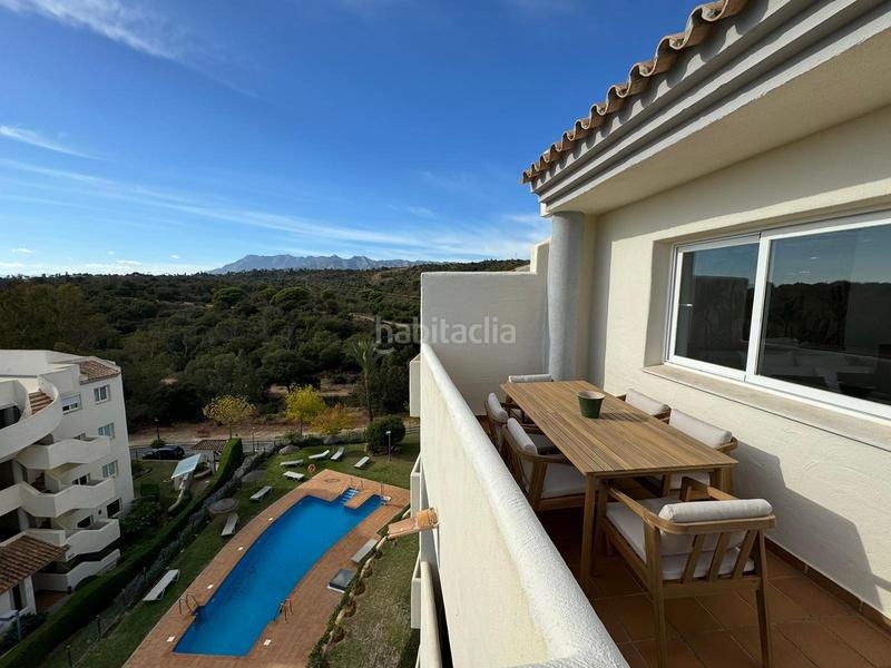 Foto c5e10429-8387-4b32-9834-28a0d21f581c. Àtic amb calefacció aparcament piscina a Elviria Marbella