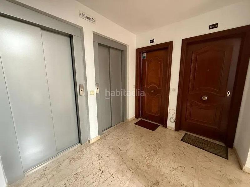 Foto 99f693db-a544-460a-8dbc-0bba35cc9838. Apartamento espectacular piso de 3 habitaciones, con terraza y piscina comunitaria. buena ubicación. una propiedad para disfrutar del clima d en Fuengirola