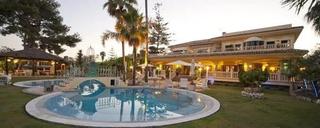 Chalet à La Dama de Noche - La Alzambra. Impresionante villa de lujo en nueva andalucía, marbella  oportu