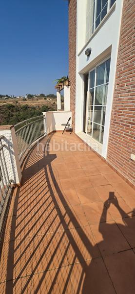 Foto c1bc6237-df11-4067-a4ad-c09a67502c76. Apartamento ático dúplex con terraza y piscina costa en Mijas