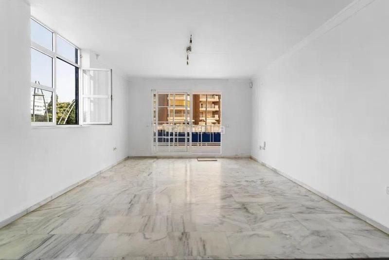 Foto fd3b8670-63e1-40eb-8fb8-6c528f6050fa. Piccolo appartamento con piscina in Castillo Sohail - Myramar Fuengirola