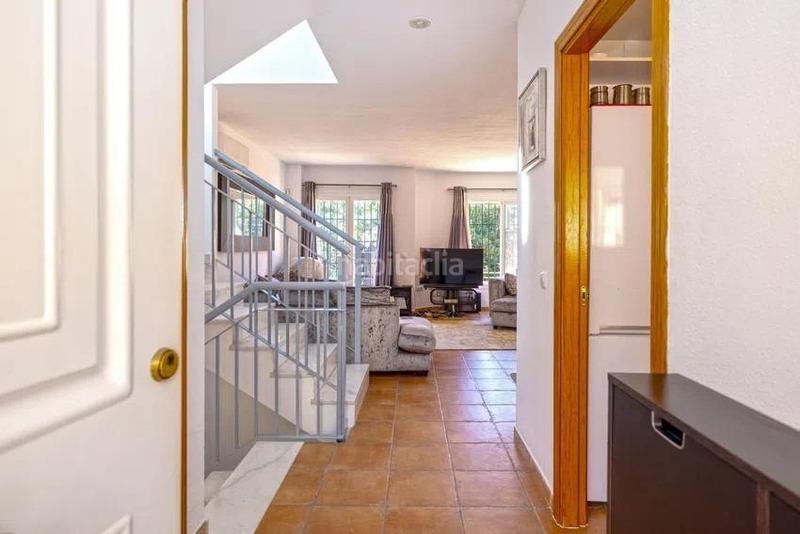 Foto c0fd4a56-5e2a-4d2a-b769-0f301b45d15e. Casa pareada casa adosada espacio, privacidad y elegancia en una ubicación privilegiada en Fuengirola