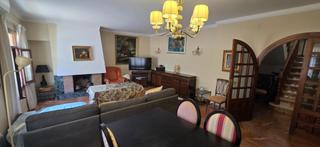 Casa en Centro ciudad. Amplia vivienda en el centro de fuengirola