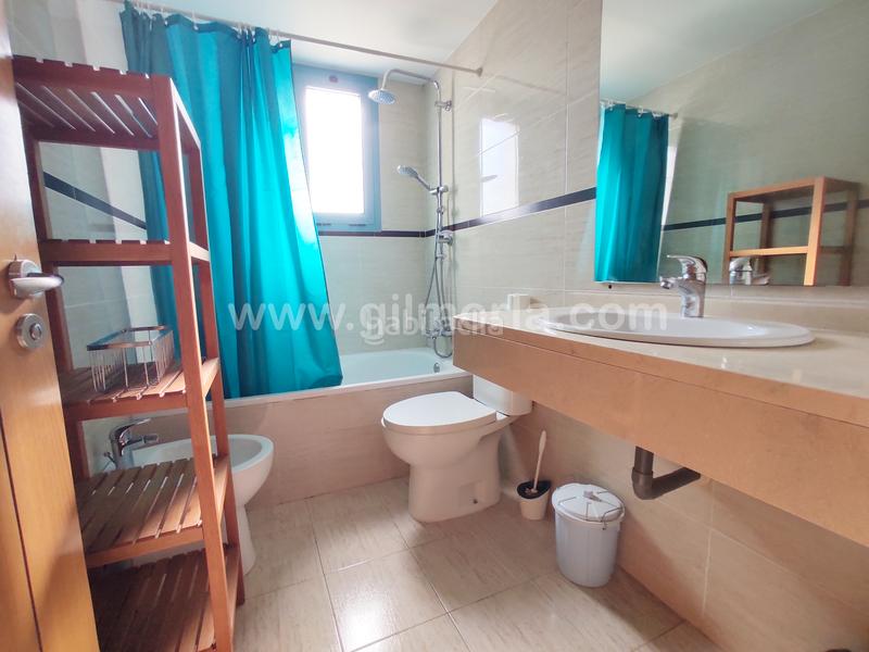 Foto bd57c155-e902-4a34-9cc6-c5fd829e1450. Alquiler piso en calle puerta del mar 3a en El Tomillar Torre del Mar