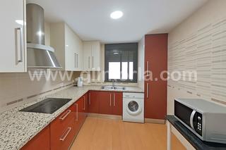 Pis  Calle pintor antonio hidalgo. Piso seminuevo con terraza y piscina