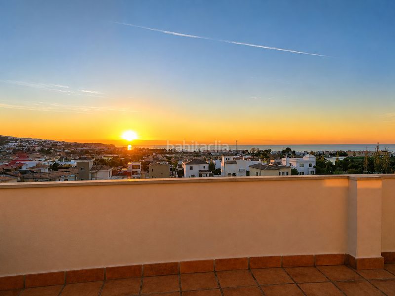 Foto b29ae78f-6341-4a8d-9728-90d9f25cfa0a. Àtic amb xemeneia aparcament piscina a El Tomillar Torre del Mar
