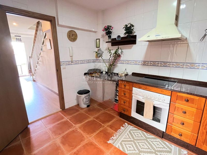 Foto 2c48985e-b857-4c53-96c1-3af833765f2a. Casa aparellada a Camposoto - Gallineras San Fernando