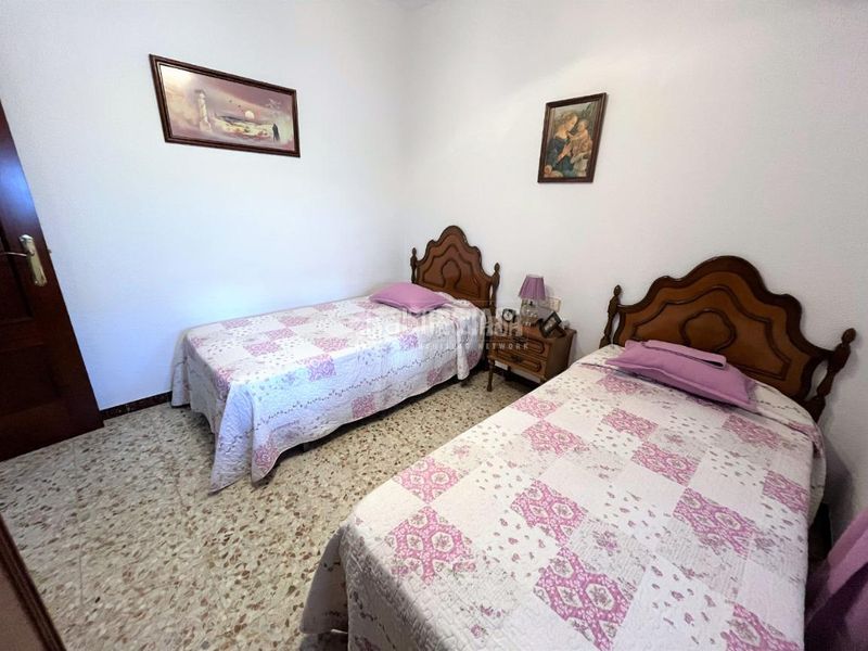 Foto 0aac51a0-6e95-4f1e-82f8-96bad3dd1fe2. Casa aparellada amb aparcament a Camposoto - Gallineras San Fernando