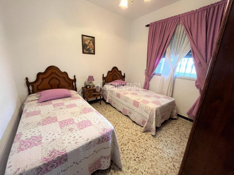 Foto 3433bd27-3962-43ab-a086-2054b39c8a0d. Casa aparellada amb aparcament a Camposoto - Gallineras San Fernando