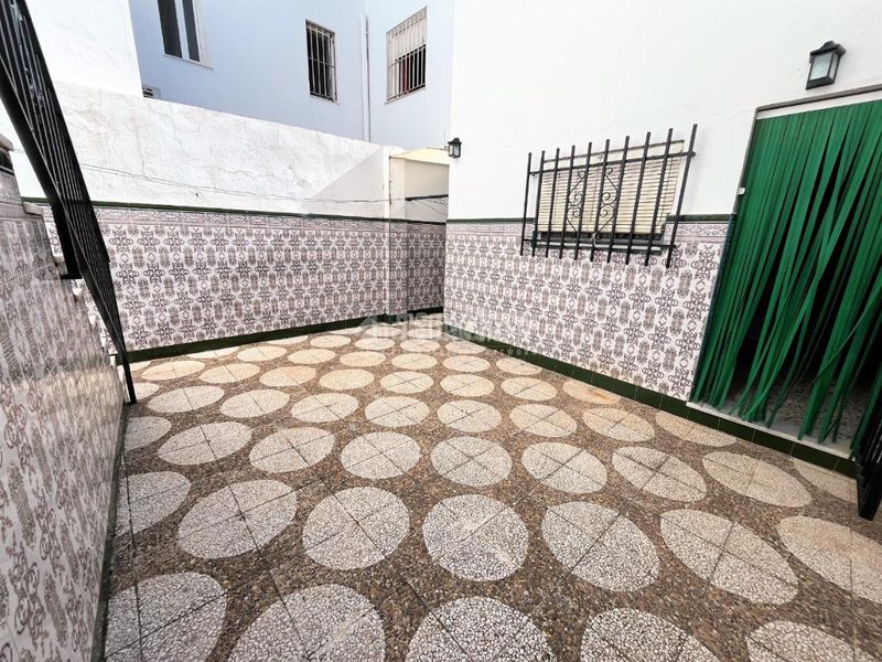 Foto 58ddc2b7-1711-4f06-af69-d32600572b6c. Casa aparellada amb aparcament a Camposoto - Gallineras San Fernando