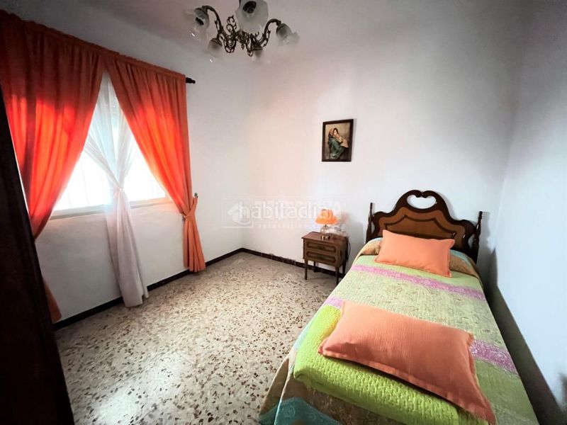 Foto be34bcea-e4f3-4d81-a0da-e2ec626200d3. Casa aparellada amb aparcament a Camposoto - Gallineras San Fernando