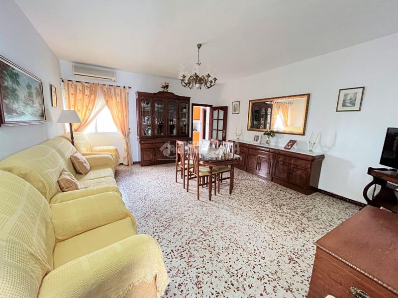 Foto d3e3c406-28f7-4b04-be23-9a3bc1a68967. Casa aparellada amb aparcament a Camposoto - Gallineras San Fernando