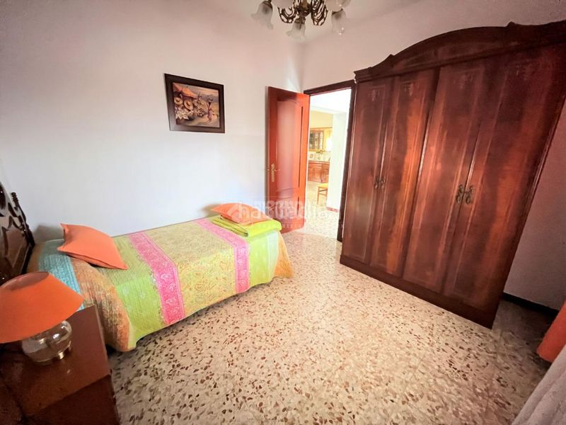 Foto d59d0d46-50f1-41c4-9e4b-9327b6175fa6. Casa aparellada amb aparcament a Camposoto - Gallineras San Fernando