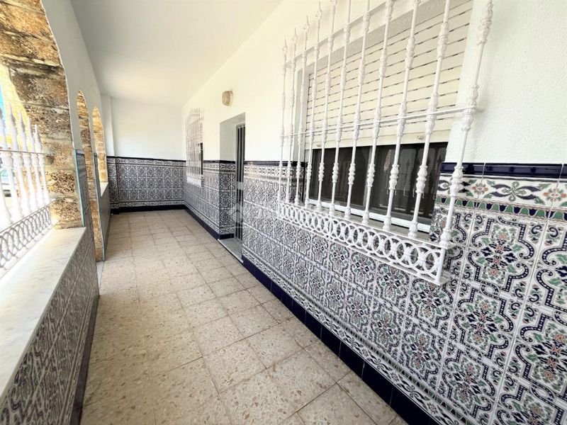 Foto d8749115-e3fe-4fba-a28c-9a5a39e1d267. Casa aparellada amb aparcament a Camposoto - Gallineras San Fernando