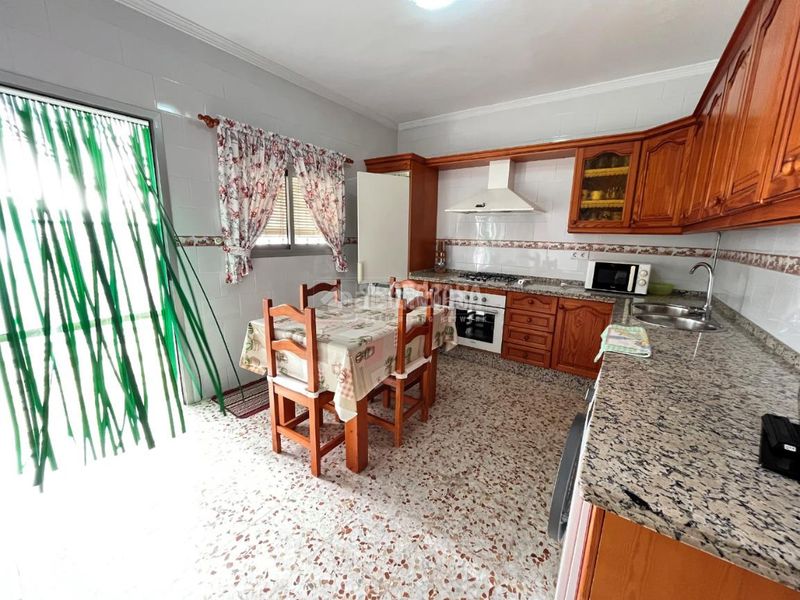 Foto de32b5af-9eac-47a6-8f32-a41509227481. Casa aparellada amb aparcament a Camposoto - Gallineras San Fernando