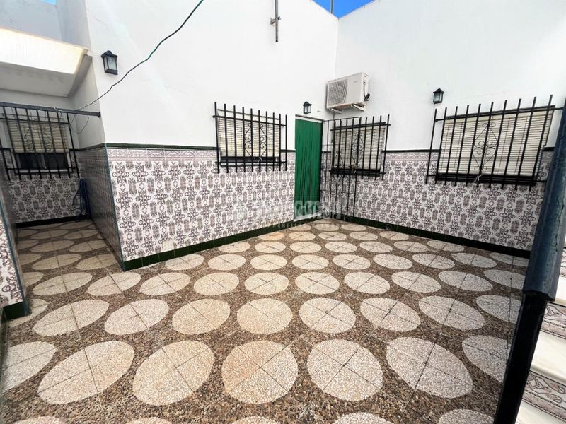 Foto ef629447-b741-4b7c-8f2b-af5070d6d218. Casa aparellada amb aparcament a Camposoto - Gallineras San Fernando