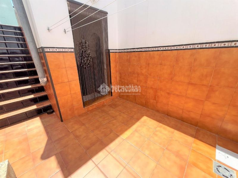 Foto 56275cdd-ebd2-4210-9cce-3a51f1c58600. Casa aparellada a Camposoto - Gallineras San Fernando