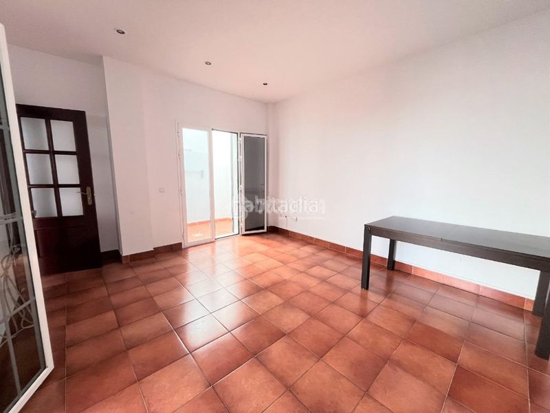 Foto 184e9798-22ff-4b01-ab7d-e5bb471b4749. Casa aparellada amb aparcament a Camposoto - Gallineras San Fernando