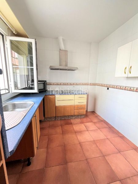 Foto 284c1c5d-3199-480f-80ac-95e9d62fcf60. Casa aparellada amb aparcament a Camposoto - Gallineras San Fernando