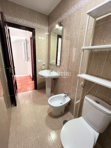 Foto 9c2899b9-3773-40c0-8718-58d5bf967424. Casa aparellada amb aparcament a Camposoto - Gallineras San Fernando