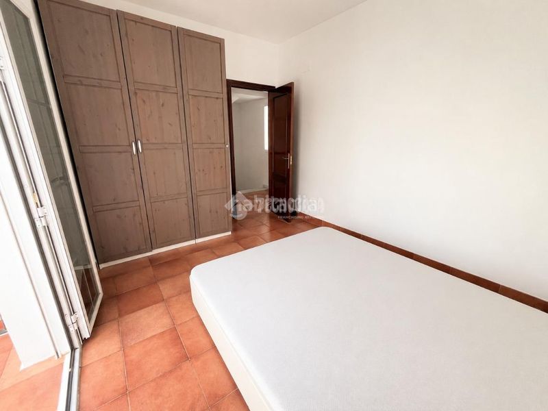 Foto a9adf0ba-0097-40ca-b2cd-56b254fa2627. Casa aparellada amb aparcament a Camposoto - Gallineras San Fernando