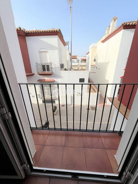 Foto c6425a27-ea60-4b7f-bc8a-92aeddf99b12. Casa aparellada amb aparcament a Camposoto - Gallineras San Fernando