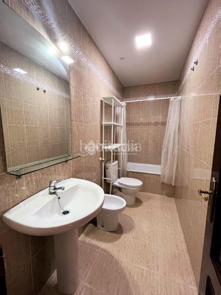 Foto e02e91ab-532b-41d9-b5bb-ccca4b764918. Casa aparellada amb aparcament a Camposoto - Gallineras San Fernando