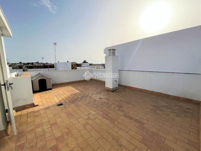 Foto ff4965de-c985-4e34-aa53-bba70a0f7d88. Casa aparellada amb aparcament a Camposoto - Gallineras San Fernando
