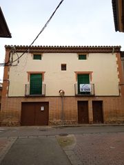 House  Calle don miguel de cervantes. Bonita y amplia, casa antigua con gran jardín y garaje, en alcal