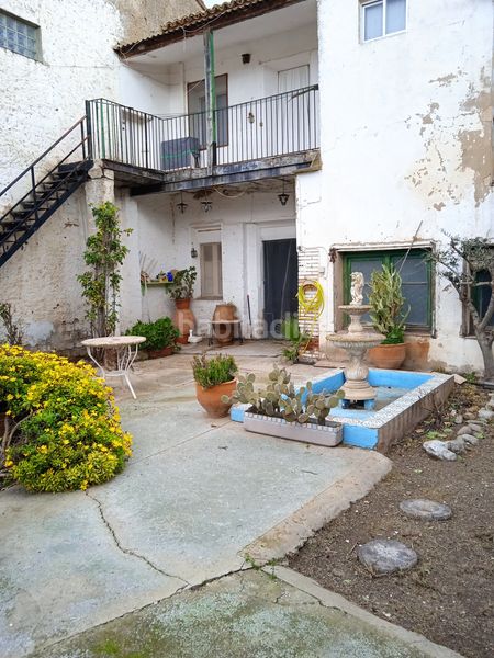 Foto 716c7404-e68d-4428-9715-1bd666df8e26. Casa amb xemeneia a Alcalá de Ebro