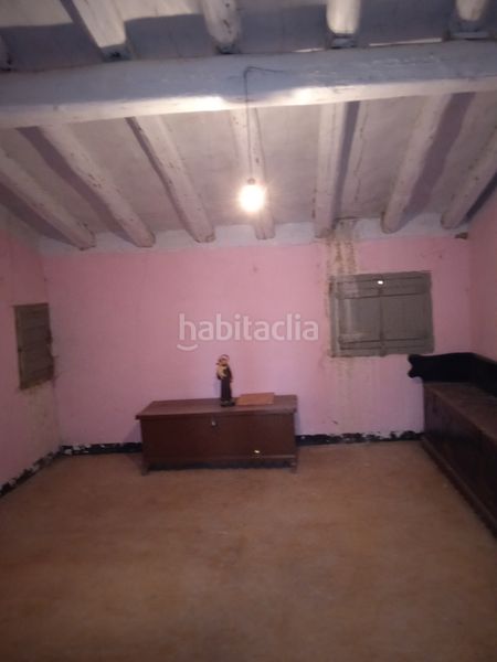 Foto a7c71845-4097-42b8-b383-48e5fbac5e53. Casa amb xemeneia a Alcalá de Ebro