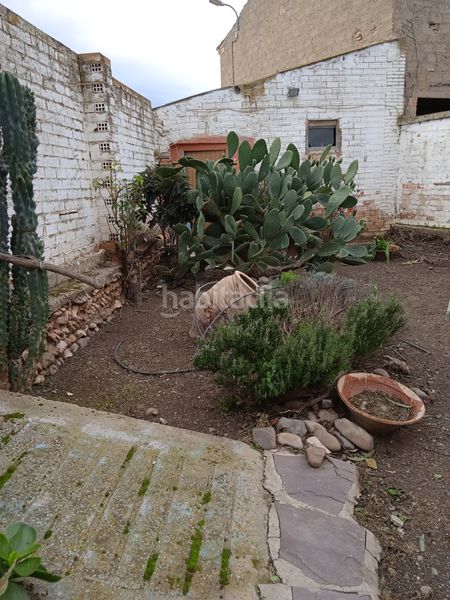 Foto b8cd52bd-f491-4b43-9e8f-0f6a95c7df96. Casa amb xemeneia a Alcalá de Ebro