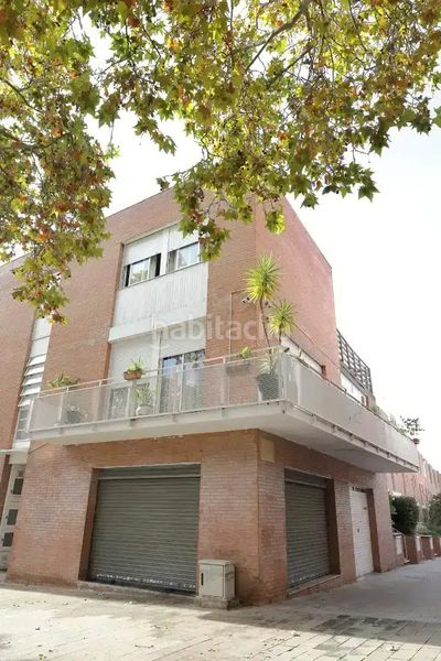 Foto 9a9d52a7-7d03-40cb-b974-417ab231dd3b. Casa adossada amb calefacció aparcament a Can Deu Sabadell