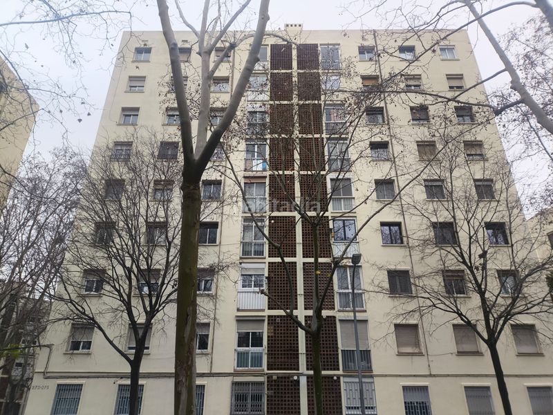 Foto 2a2de8bd-dc42-498d-be11-eb654913c698. Pis amb xemeneia calefacció a Sant Martí de Provençals Barcelona