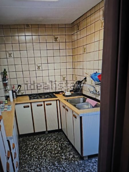 Foto ae592edb-103a-49d7-a79f-38aefad8deb1. Pis amb xemeneia calefacció a Sant Martí de Provençals Barcelona