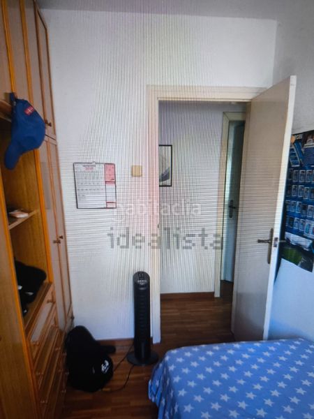 Foto ae5ffb26-29a6-4b3c-9c51-4ed66fcbd701. Pis amb xemeneia calefacció a Sant Martí de Provençals Barcelona