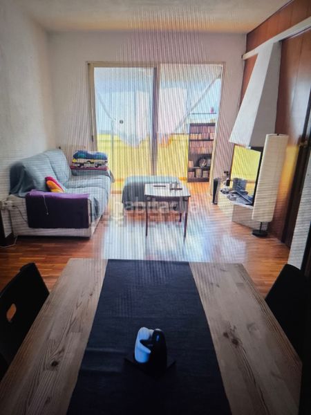 Foto f987482c-7cdf-4639-b7c6-e5bc4925e61e. Pis amb xemeneia calefacció a Sant Martí de Provençals Barcelona