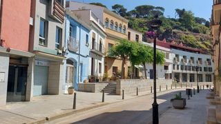 Casa adossada a Caldes d´Estrac. Casa de pescadores 2 planta + derecho a 1 más....