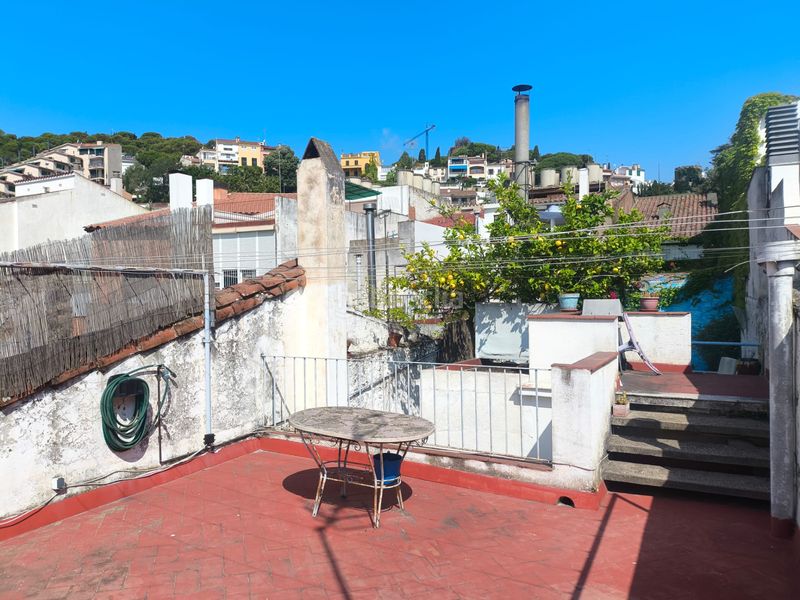 Foto 8681811d-9930-4086-b296-5ec900879d86. Casa adossada amb xemeneia calefacció a Caldes d´Estrac