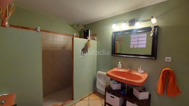 Foto 9bfa754c-d1af-463e-a1f4-edc80e4e15ba. Casa adossada amb xemeneia calefacció a Caldes d´Estrac