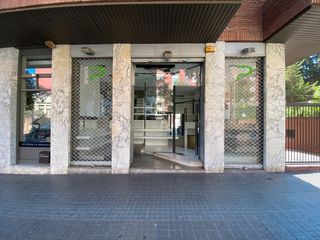 Lloguer Local Comercial a Calle del capitán arenas 3. Local comercial en buena zona
