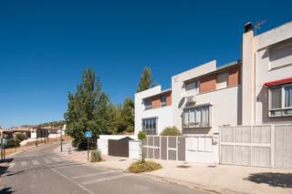 Maison jumelée  Calle javier tortosa. Casa adosada en ctra. de la sierra