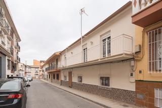 Casa adosada  Calle santa ana. Chalet adosado en venta en la zubia