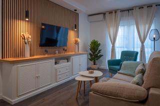 Flat  Calle real. Apartamento en la avda. principal de cenes de la vega con licenc