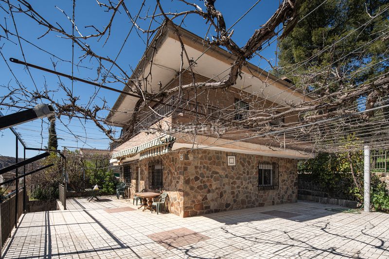 Foto c7f3f8f8-fd2e-48aa-a4eb-ad65397b3649. Casa aparellada amb xemeneia aparcament a Lancha del Genil Granada